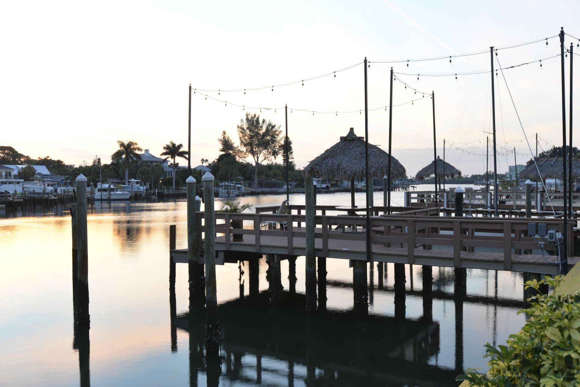 Bay Palms Waterfront Resort - Hotel And Marina St. Pete Beach Exterior foto